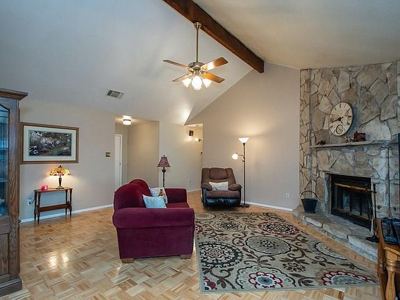 5th image of 224 Strickland Ct