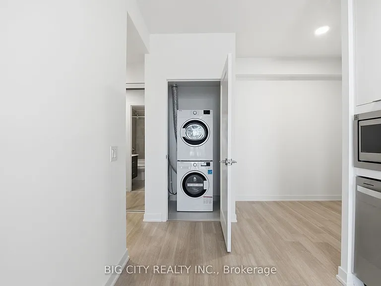 5105 Hurontario St #1401 — Photo 22