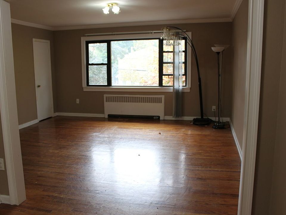 1st image of 16415 76th Ave #2