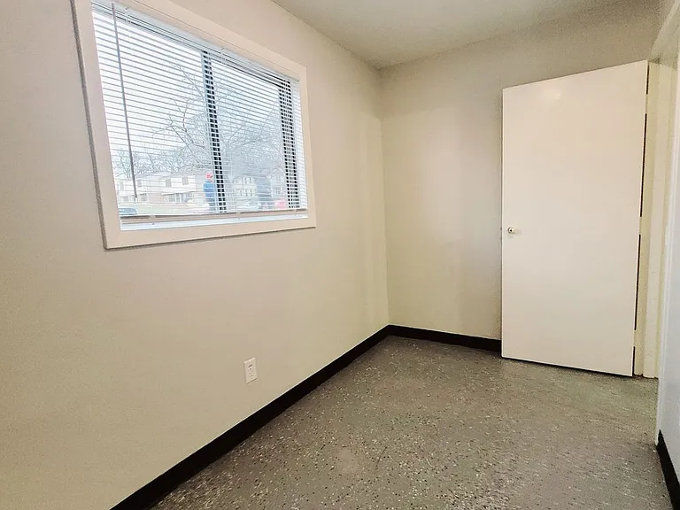 1324 SW Western Ave — Photo 7
