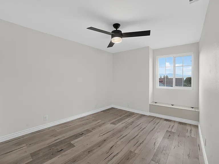 655 W Ontario Ave — Photo 47