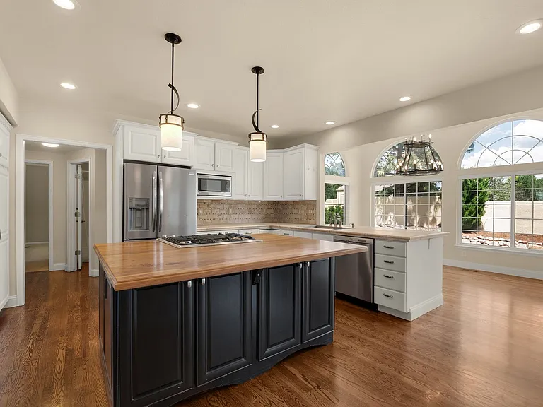 2420 Regal View Ct — Photo 12