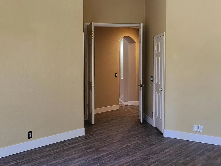 14206 S 12th Pl — Photo 22