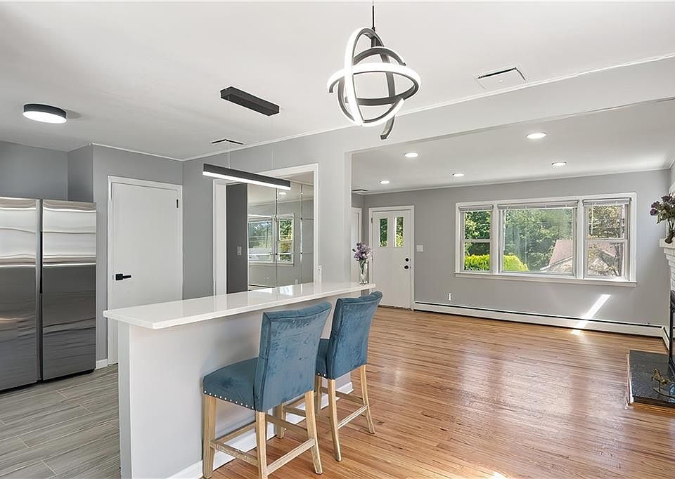 1st image of 95 Edgepark Rd