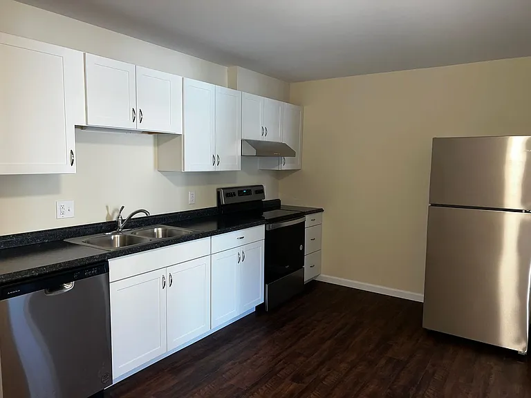 Maple Leaf Apartments — Photo 6