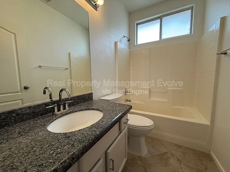 11913 W Jackson St — Photo 24