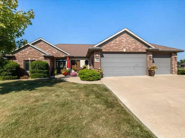 3229 Honeysuckle Ln, Dubuque, IA 52001