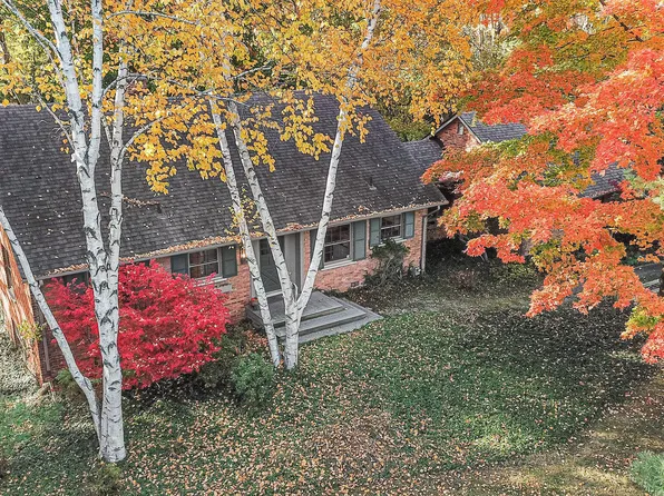 26271 Pleasant Valley Rd, Farmington Hills, MI 48331