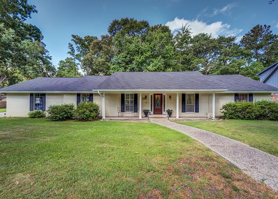 1st image of 1308 Brook Hollow Dr