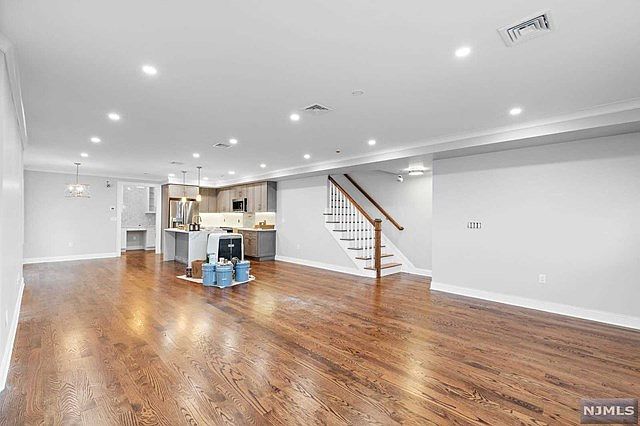 1st image of 321 Tontine Ave