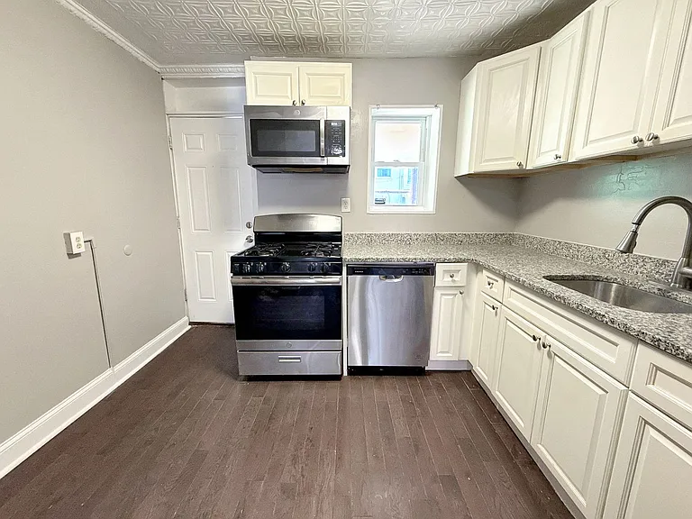 1163 Cleveland St — Photo 6
