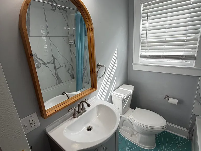 2505 Catherine St — Photo 5