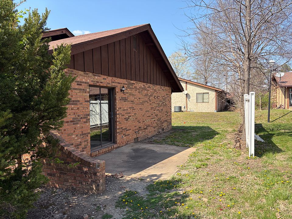 1st image of 121 Kingsway Dr