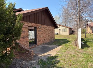 121 Kingsway Dr, Belleville, IL 62226