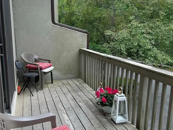 49 Clubhouse Drive #49, Woodbury, CT 06798