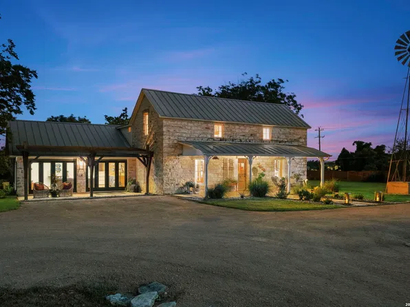 271 SMOKEHOUSE RD, Fredericksburg, TX 78624