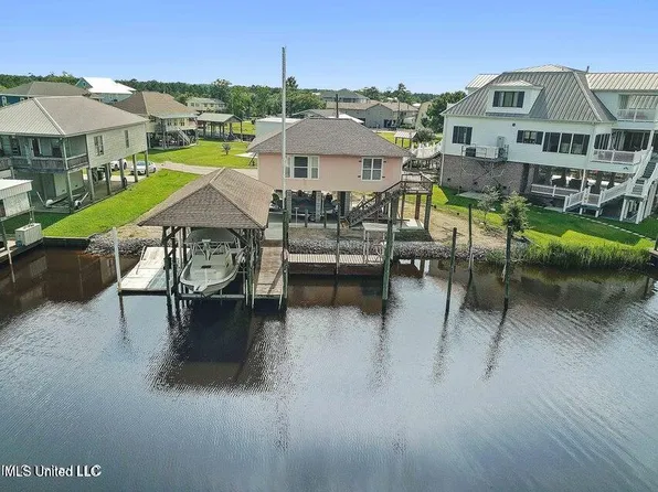 848 Primrose Dr, Bay Saint Louis, MS 39520