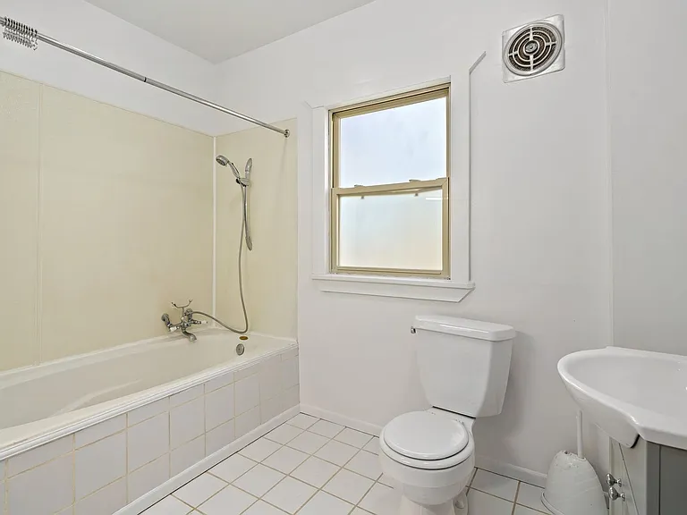 709 McKenzie Ave — Photo 15