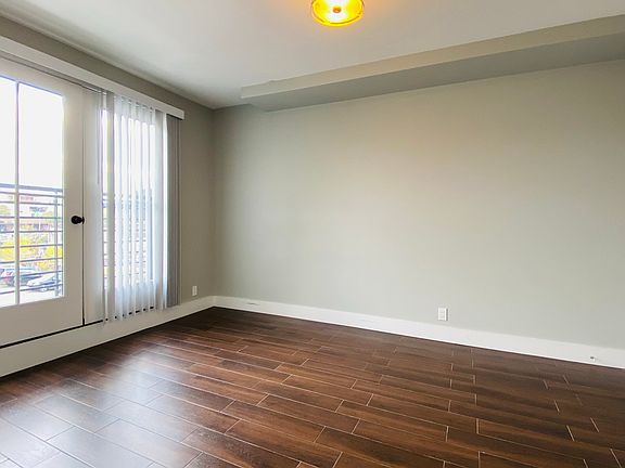 5th image of 326 Bond St Front 3