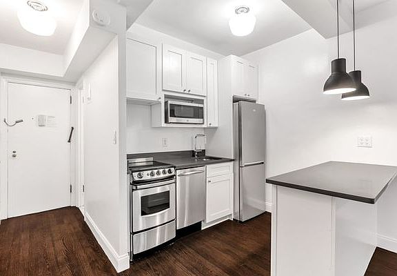 4th image of 310 E 44th St APT 1020