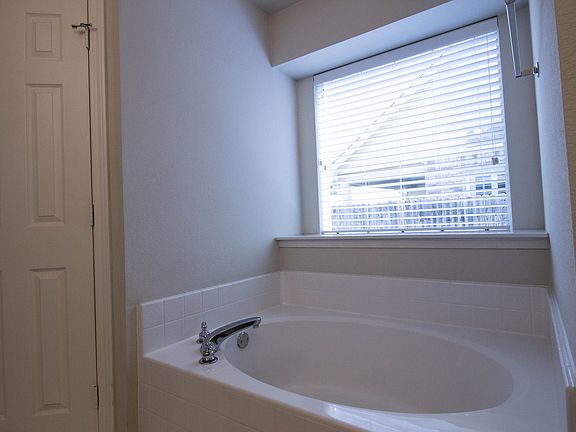 5th image of 6028 Brookside Dr