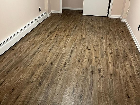 4th image of 558A Logan Ave #1