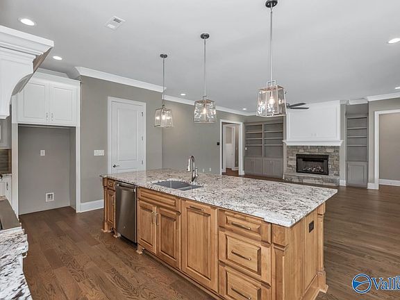 2nd image of 10 Payton Oaks Pl SE