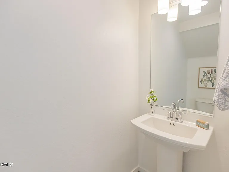 HALF BATHROOM (FIRST FLOOR)