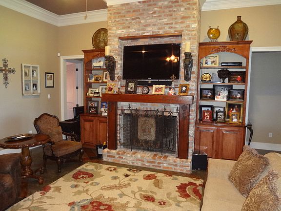 2nd image of 1837 Greta Ln