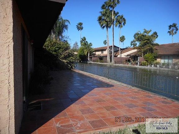 3rd image of 15 Waterfront Dr