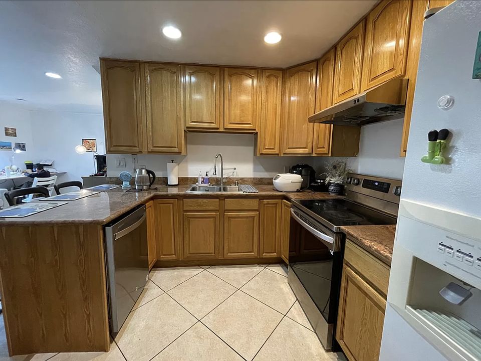 1st image of 42910 Corte Habana