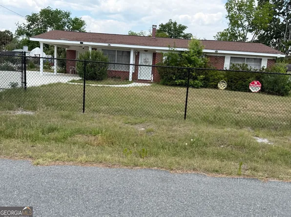 12 Elementary St, Hazlehurst, GA 31539