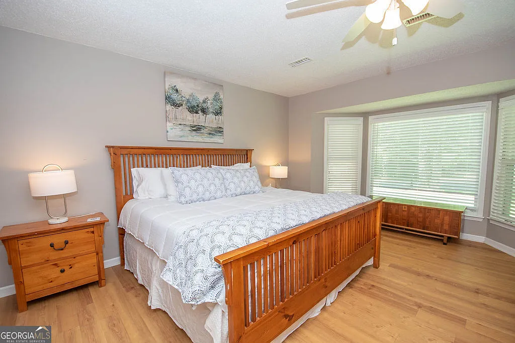 3 bed, 2.0 bath, 1688 sqft, $3,950 — Photo 4