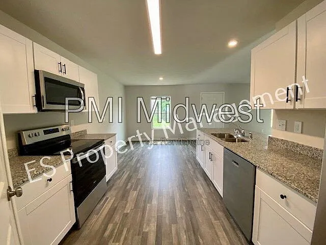 5 bed, 3.0 bath, 2217 sqft, $2,000 — Photo 3
