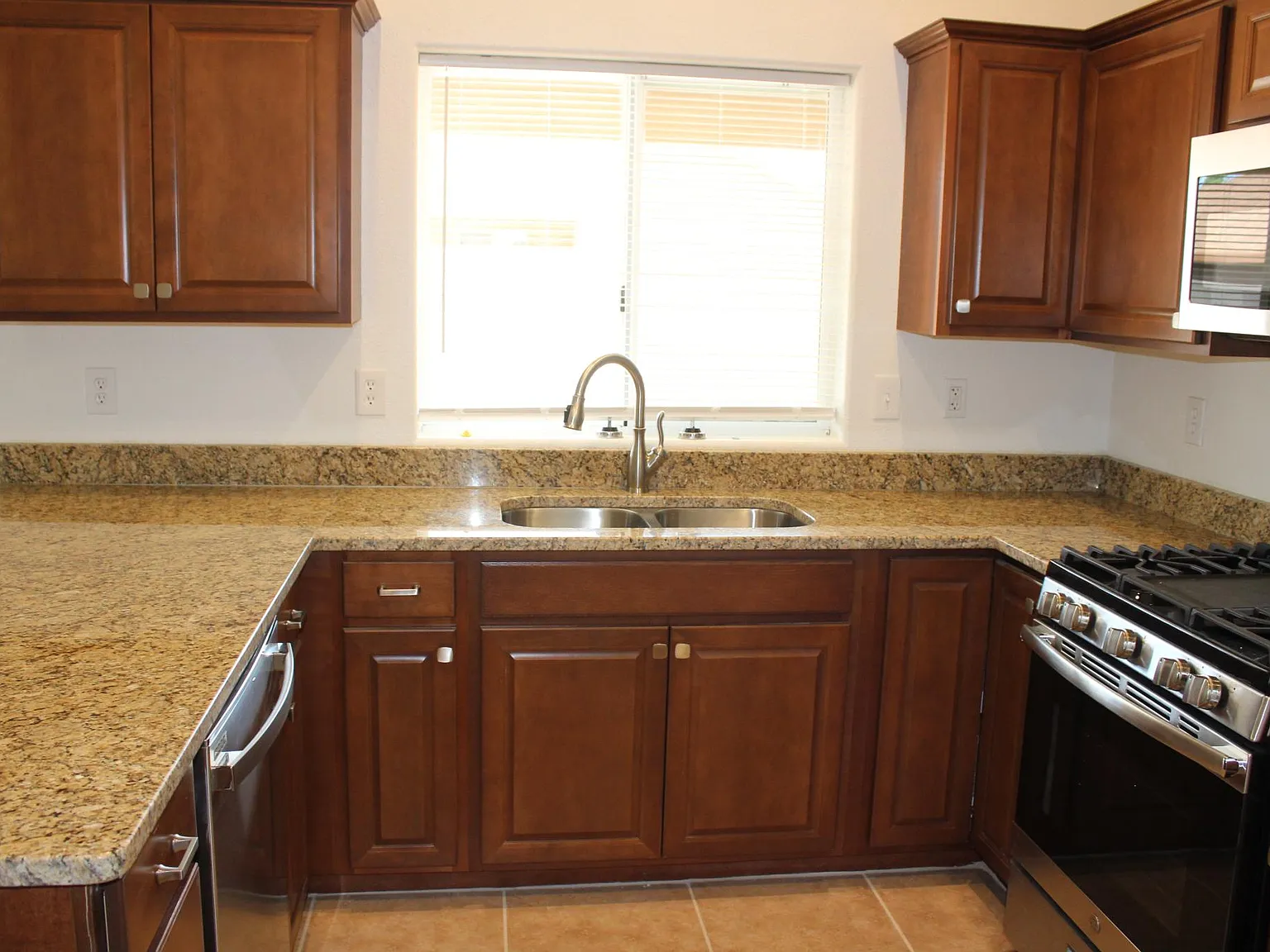 N Melody St, Kingman — Photo 3
