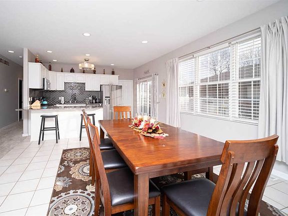 5th image of 6510 Laurel Cherry Dr