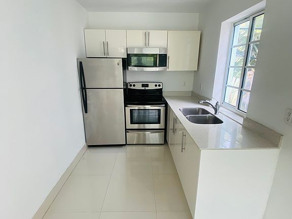 2nd image of 6893 Bay Dr #200