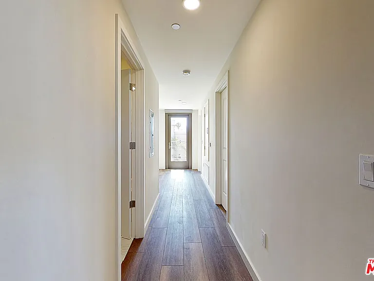 1070 S Bedford St #205 — Photo 32