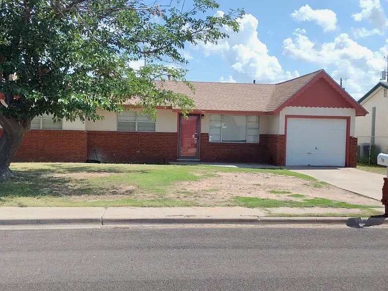 709 W Iron Ave — Photo 1