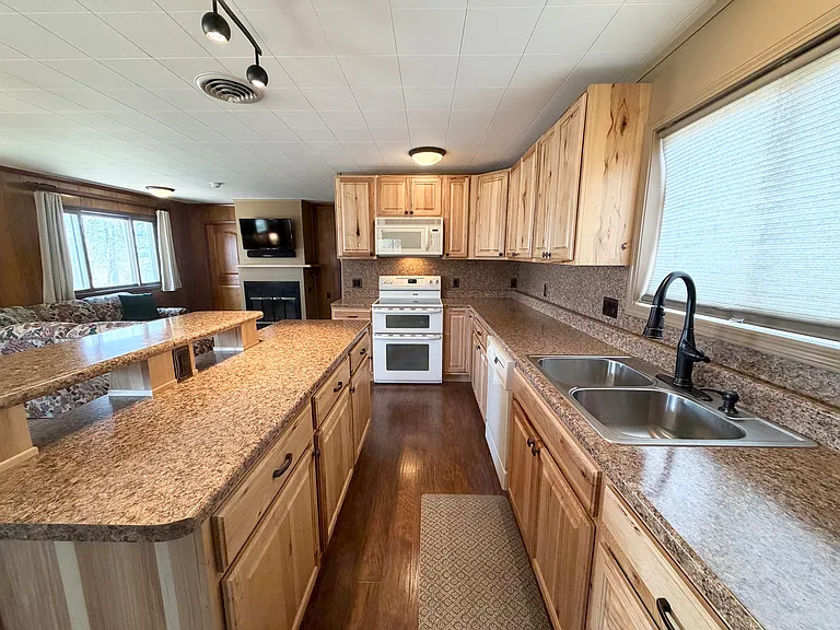 1347 Rainbow Dr — Photo 5