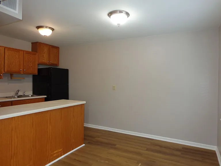 Yorktown Village Apartments — Photo 12