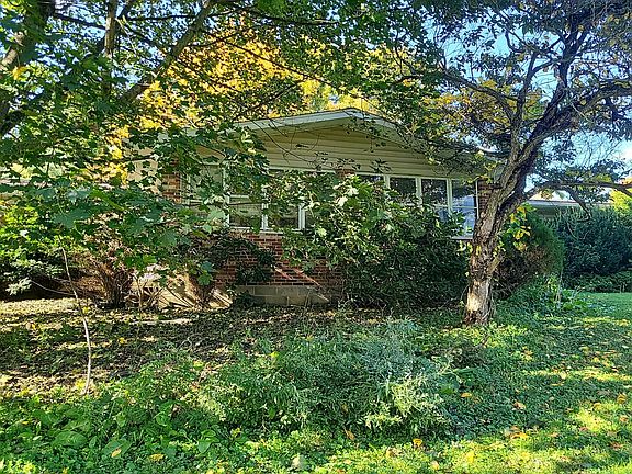 3rd image of 545 Gilmour Rd