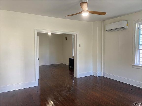 3rd image of 728 Washington Ave