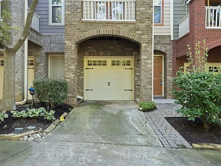 865 Commonwealth Ave SE — Photo 3