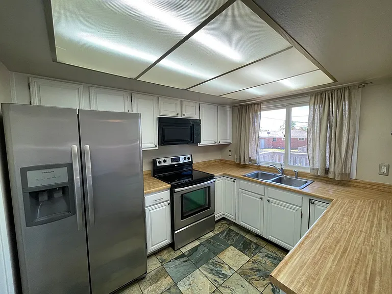 3321 Bevans St — Photo 8