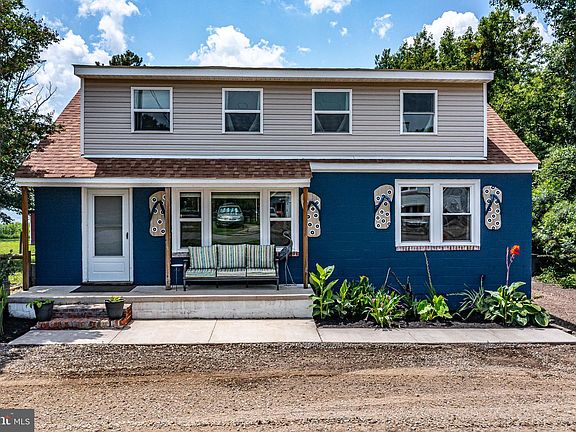 3rd image of 2082 Fairport Rd