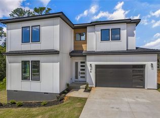 48 Village Crest Dr, Greenville, SC 29607