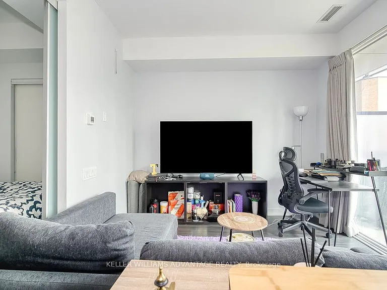 28 Wellesley St E #603 — Photo 13