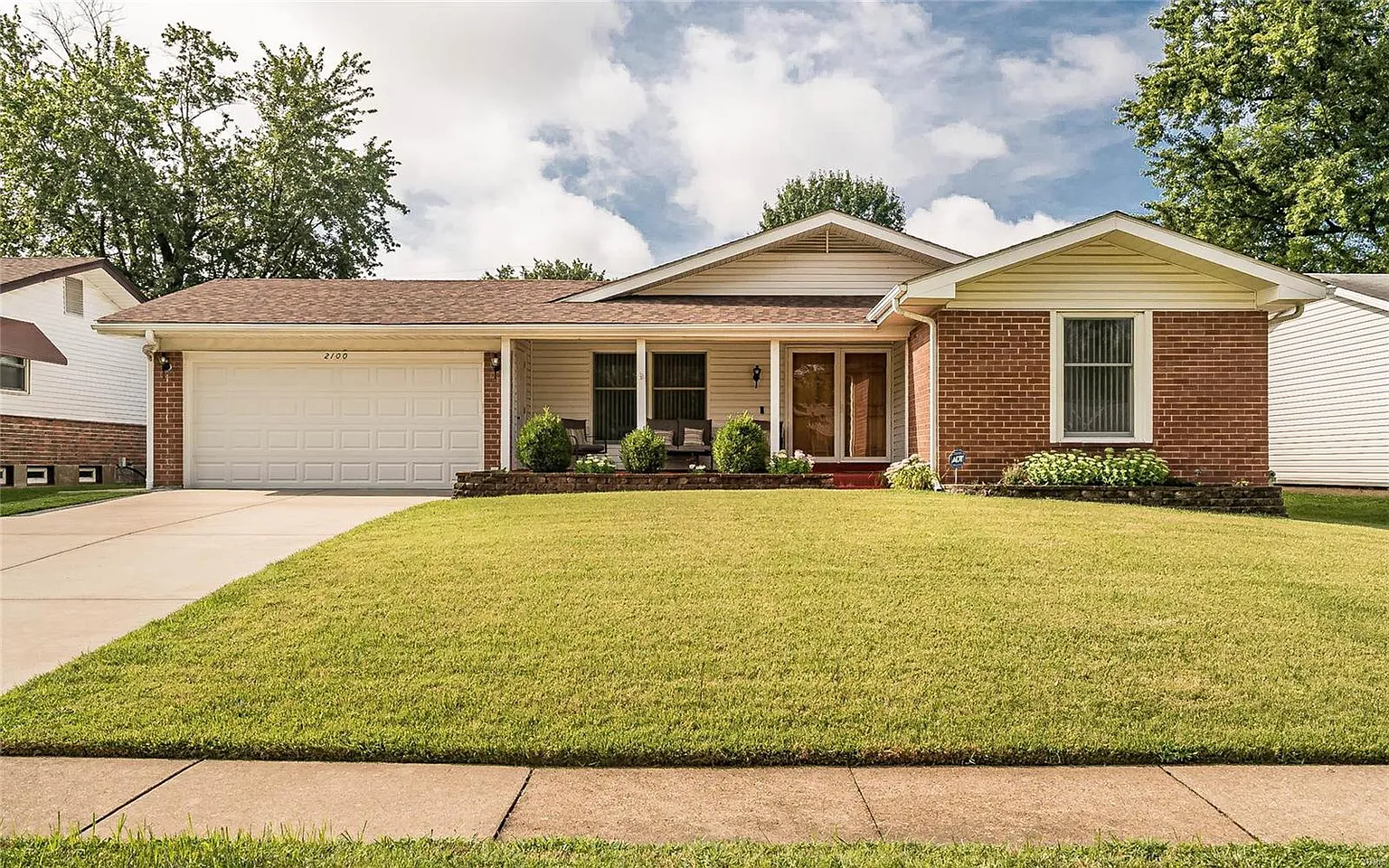 2100 Huntington Dr photo 1