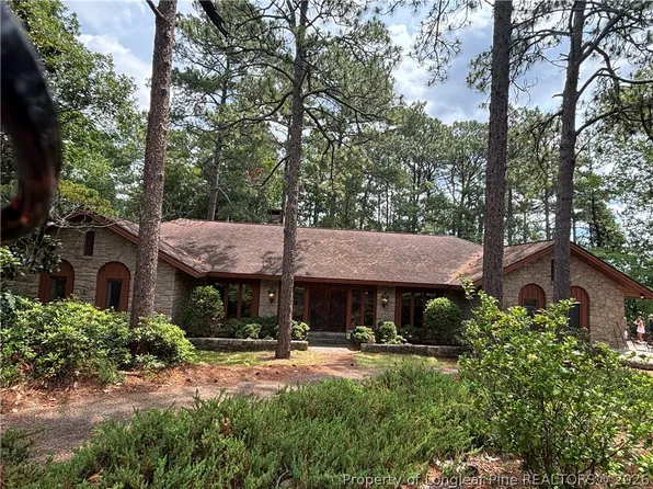 1205 Longleaf Dr, Fayetteville, NC 28305